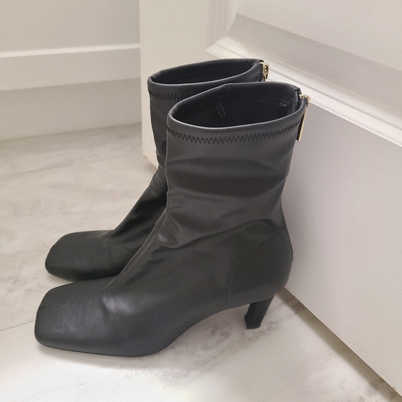 black heeled leather boots - Picture 2 of 3
